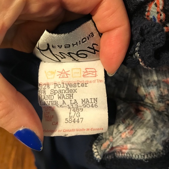 Capri length leggings with ankle detail - Picture 9 of 9